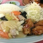 美華 - 八宝菜と酢豚が1度に食べられます