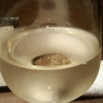 オビオビ - 2013年８月。ちょい濃いめの白ワイン（６３０円）。