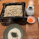 上野 味喜庵 - 大和芋つけとろそば１２５０円。別々に提供されるところ、玉子が卵黄だけのところと、楽しみ方がマシマシの提供で、大好きです（╹◡╹）（╹◡╹）