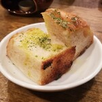 イルピアット - 自家製フォカッチャ