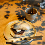 Film Coffee&Things - あんこバターベーグル　天然酵母使用