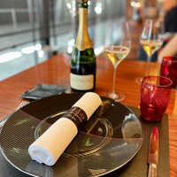 ラトリエ ドゥ ジョエル・ロブション - アンダープレートとシャンパーニュ