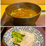 Kawarano Abe - 木綿豆腐にとろろ昆布のお味噌汁にも、しっかりと出汁が効いて美味しかったです。
                        お漬物は大根と胡瓜の塩揉み、ちょっとした事ですが胡麻が良かったです♪