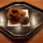 明寂 - 丸揚げ。スッポンをスッポン出汁醤油に漬けてからスッポンの風味を移した衣を着せて揚げてあります。キモもあるよ。