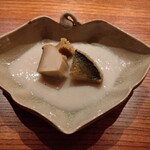 明寂 - 鮑の摺り流しに蒸し鮑。摺り流しに使った出汁も鮑。そりゃ旨いわな!