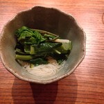 明寂 - 山菜素麺。極細素麺に鰹出汁が絡んで良いね。こうした料理には鰹節も使うんだな。まあ山菜や素麺からは旨味が出ないもんな。そうした使い分けも上手でした。