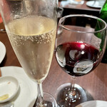 French Restaurant HONDA - スパークリングワインと赤ワイン