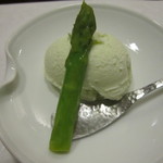 割烹 新多久 - デザートはアスパラのアイス