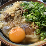 富士見うどん - 温かけうどん＋1玉＋牛うどんの具＋生卵