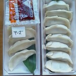 Hokkaidou Gyouza Fa-Mu - 北海道豚肉とキャベツのチーズ入り餃子&北海道豚肉とキャベツの餃子