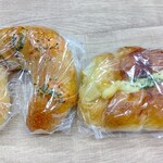 ベーカリー 春夏+秋冬 三宮店 - 明太子パン(220円)、ちくわパン(150円)