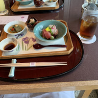 花暦 - よもぎ豆腐も、小松菜のおひたしも、出汁が効いていて美味しかったです。