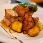 メインの骨付き豚ロースト