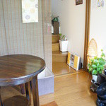 きぃ房茶 - 2階がカフェ。こじんまりしたスペース。