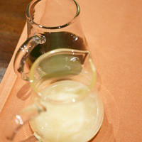 厳選洋食さくらい - 別添えの抹茶蜜と練乳。