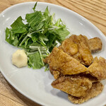 かつぎや - 大定番の一つおつまみ排骨です　担々麺のトッピングですが単品でも大変美味しく酒肴にできる優れものです