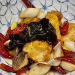 かつぎや - 鶏唐辛子炒め　これは容赦なく辛いｗけど美味いんですよ