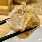 かつぎや - 巨大で肉々しい肉焼売　蒸し器で20分かかります