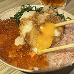 本町製麺所 本店 - 見てみて！　卵がトロっと。　鰹節も美味い！