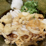 本町製麺所 本店 - 天かすも　その都度　揚げているという拘りに　驚き‼️