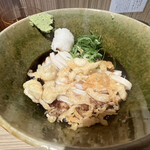 本町製麺所 本店 - ぶっかけうどん　ネギは九条ねぎなので甘めなので　子どもも食べやすいのでは。