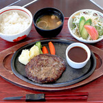 Kotohira Kantorikurabu - 粗挽きハンバーグ、サラダ、ご飯、味噌汁