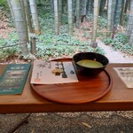 休耕庵 竹の庭の茶席 - お抹茶と干菓子のセット。優しいお茶の苦さと干菓子の甘味で、日頃のイライラ流されます。