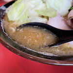 Donto Koi Ya - キリッと強めのカエシにマイルドながら旨みが凝縮したスープ