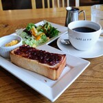 CAFE LE PIN - 今週のオススメストレート ケニア ルパンブレンド480円 Ｃモーニング 小倉トースト エッグサラダ付き