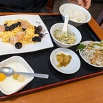 逸品居 小川町店 - 兄ぃの頼んだ、エビと玉子炒め定食(税込950円)