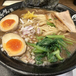 たけろくらーめん - 焦がし煮干し醤油ラーメン大盛