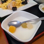 逸品居 - どの定食にも、杏仁豆腐が付いてきますよ…