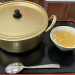 大衆食堂まるふく - 料理写真:ホントに鍋で供されます　鍋カツカレー¥1200