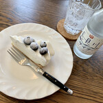 洋菓子店　アンドレディ - 長良川サイダー　330円
ブルーベリーレアチーズ　408円