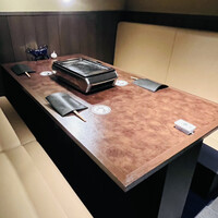 焼肉やまちゃん - ◎店内奥のテーブルで食事会。