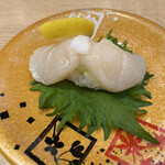 回転寿司 鮮 - 大将おすすめ活きホタテ一貫　レモンと塩で　甘い コリコリ絶品