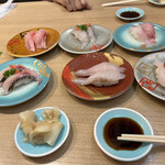 回転寿司 鮮 - 上2行　きんめ　かわはぎ　まだい　クロダイ　すずき　こち