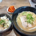 Jin hou - 醤油豚骨&肉飯セット