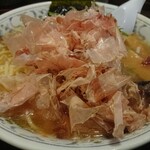 206621242 - ・煮干しラーメン(鰹節わっさー)