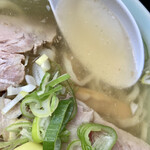 手打ちラーメン俵屋 - 澄んだスープは思川をイメージさせる