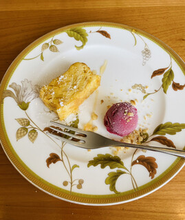 Radice - 本日のドルチェ　レモンケーキとカシスシャーベット