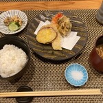 Shunsai Wagokoro Natsume - 海老・舞茸・さつまいもの天麩羅、ご飯、味噌汁、漬物