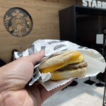STARBUCKS COFFEE - 『Sausage Cheddar & Egg Sandwich $5,45』 『White Choclate Macadamia Cream Cold Brew $6,25』 ※チップ込