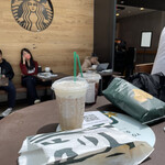 STARBUCKS COFFEE - 『Sausage Cheddar & Egg Sandwich $5,45』 『White Choclate Macadamia Cream Cold Brew $6,25』 ※チップ込