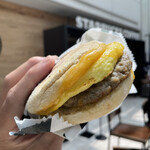 STARBUCKS COFFEE - 『Sausage Cheddar & Egg Sandwich $5,45』 『White Choclate Macadamia Cream Cold Brew $6,25』 ※チップ込