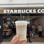 STARBUCKS COFFEE - 『Sausage Cheddar & Egg Sandwich $5,45』 『White Choclate Macadamia Cream Cold Brew $6,25』 ※チップ込