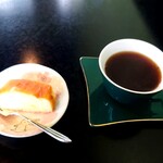 ダイニングうさぎ - スポンジケーキ、コーヒー