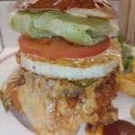 S.B.DINER-KOBE - チリミートハラペーニョチーズバーガー＋エッグ