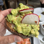 Champers Social Club - 『SALMON TOAST $25,0』 『KINDRA'S AVOCADO TOAST $21,0』 『AMERICANO $4,0』 『ICED AMERICANO $4,5』 ※チップ１８～２５％別途