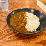 虎杖浜カフェ NAGOYA - じっくり煮込んだ白老和牛の牛すじカレー